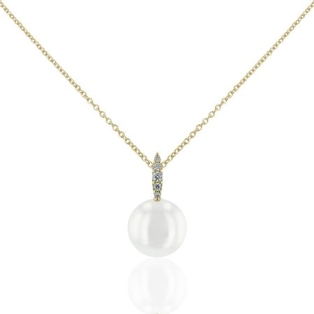 Klassische Perlenkette mit weißer Perle und goldener Aufhängung